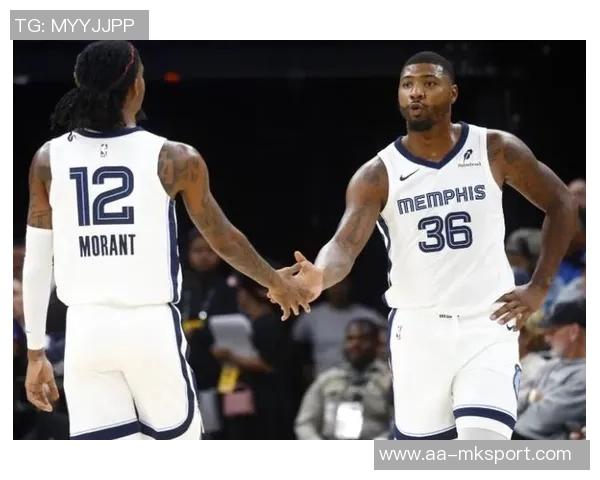 詹姆斯赞扬新援斯玛特艾顿拉拉维亚提升球队硬度与组织能力